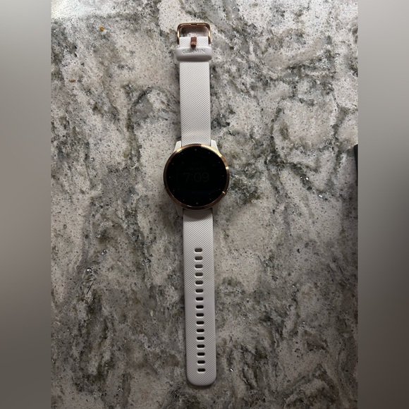 Garmin VivoActive 4S. - Picture 2 of 3